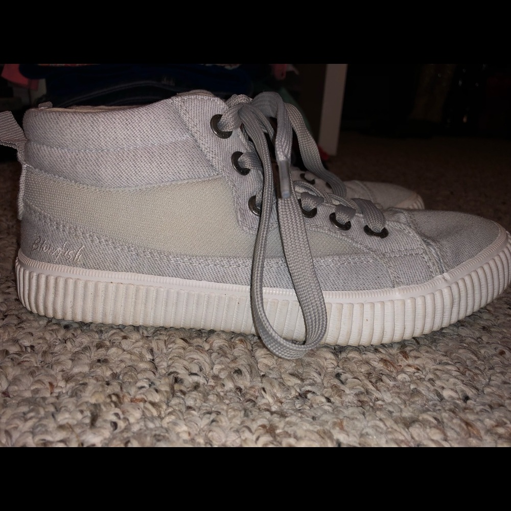 Buckle shoes